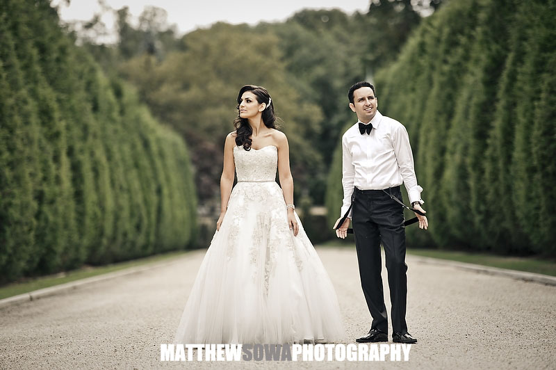 Looking for a top Oheka Castle wedding photographer in New York? We capture elegant, luxurious and timeless wedding moments at Oheka Castle.