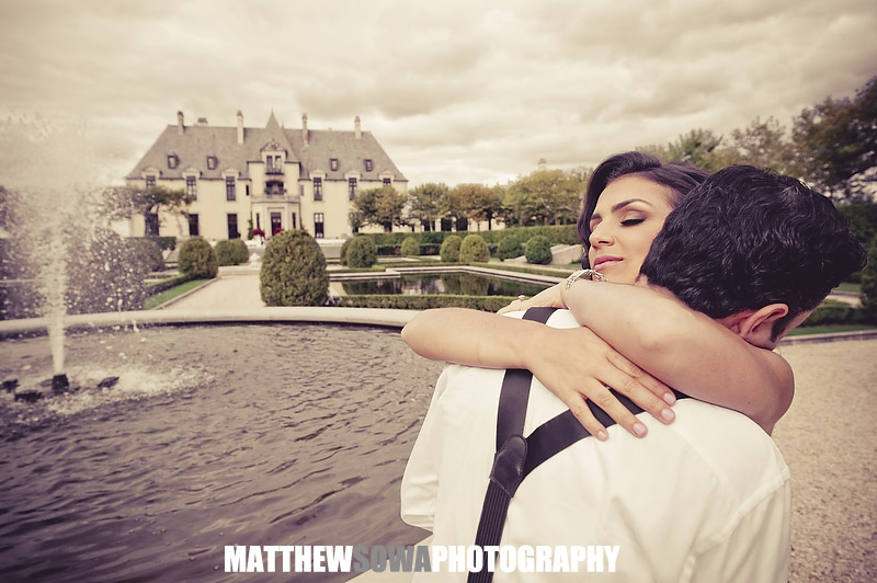 Looking for a top Oheka Castle wedding photographer in New York? We capture elegant, luxurious and timeless wedding moments at Oheka Castle.